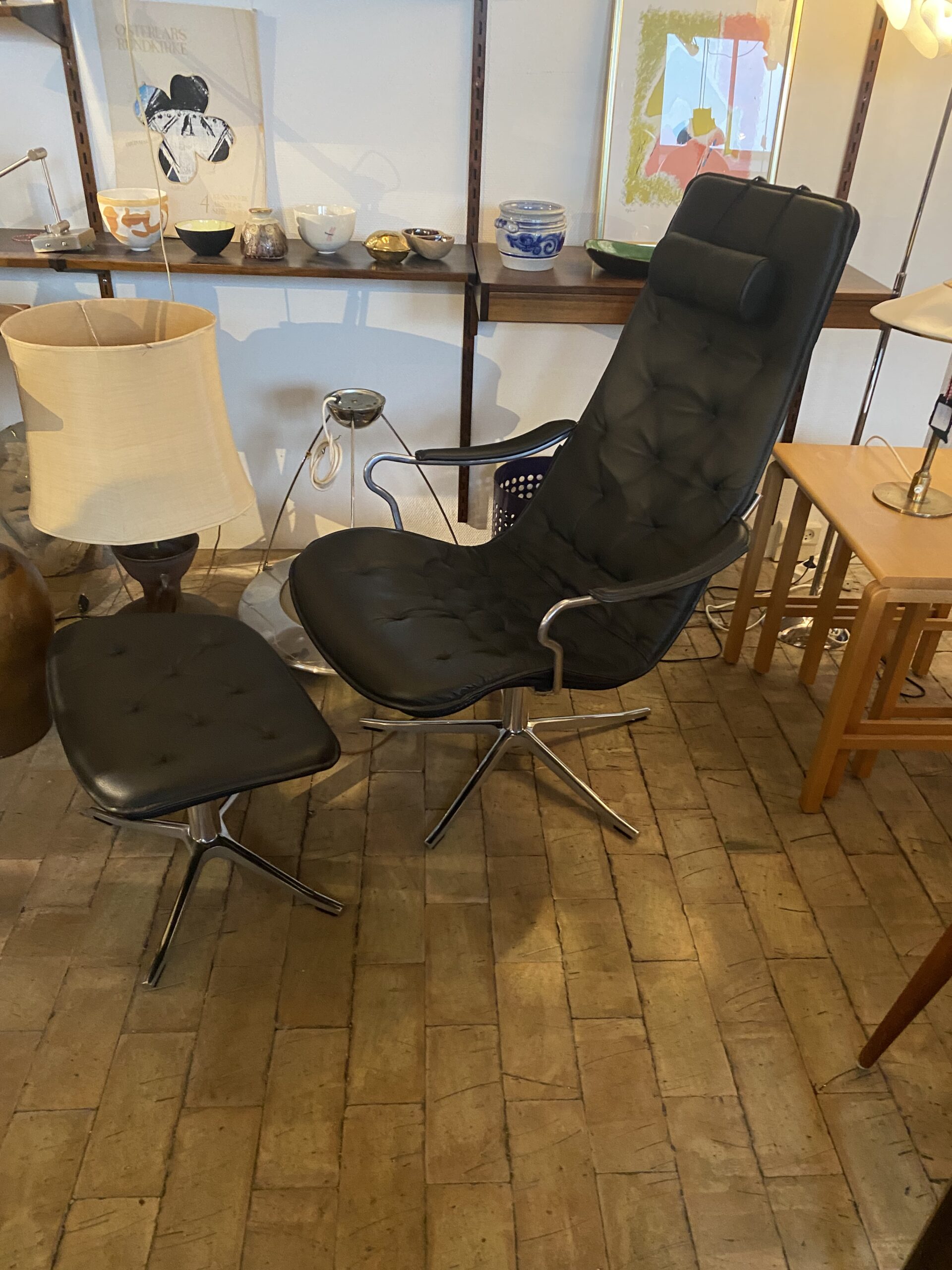 Jan Ekstrøm. Lænestol M/skammel