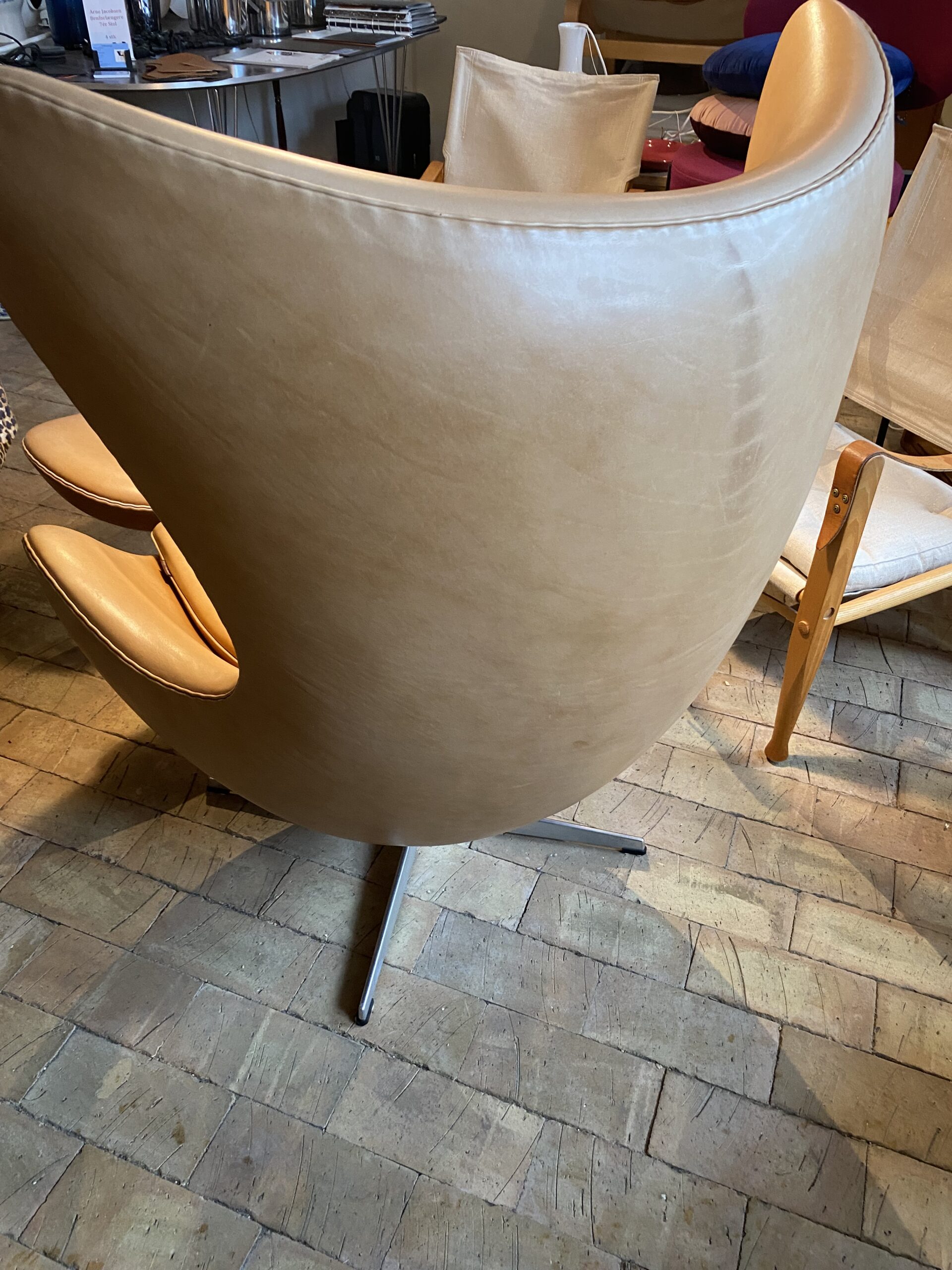 Arne Jacobsen ægget med skammel. - Image 2